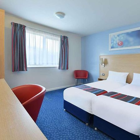Travelodge Milton Keynes Old Stratford Bilik gambar